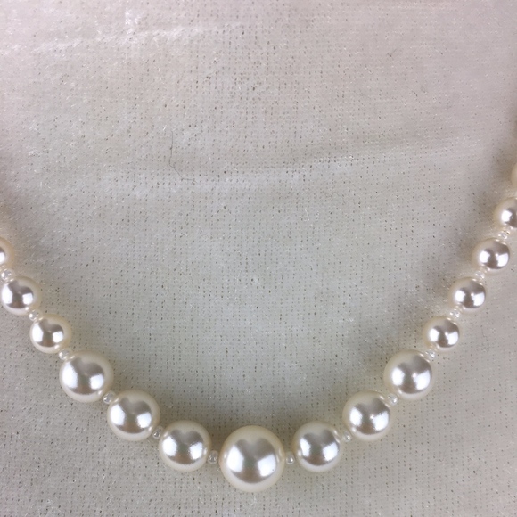 Swarovski Pearl Necklace - Picture 7 of 8